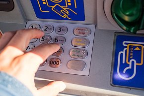 Z kont znikały pieniądze. Policja i bank badają ogólnopolski incydent-246386