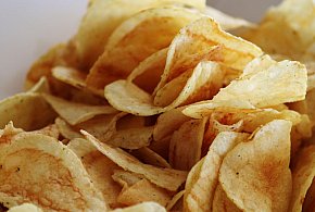 Podatek tłuszczowy uderzy w przekąski? Posłowie pokazują projekt-247257