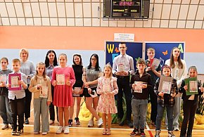 Konkurs wokalny "Wesoła Piosenka" w SP w Komarówce