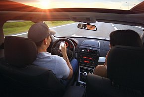Nowe przepisy dla kierowców. Ten element znów będzie obowiązkowy