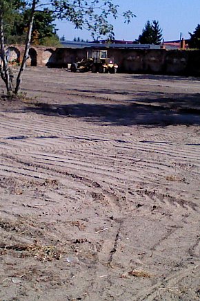 Prace w byłym >>ogródku PUK-u<<-12719