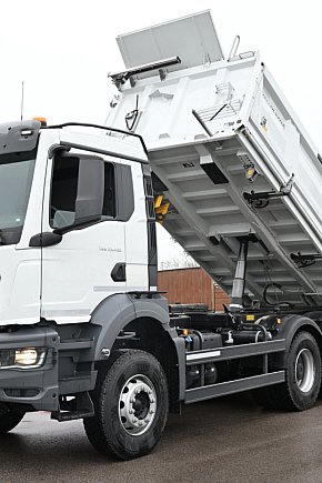 Nowa ciężarówka Zarządu Dróg Powiatowych-13062