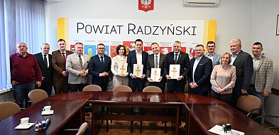 Podpisanie umowy na przebudowę drogi Stok - Główne