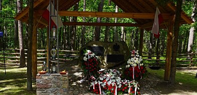 Ogólnopolska uroczystość w lesie Baran a samorządy powiatu radzyńskiego