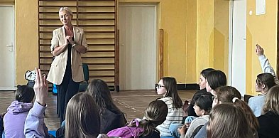 Spotkanie w Dzień Kobiet w SP w Komarówce