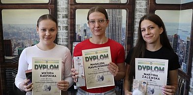 Konkurs wiedzy o Andrzeju Wajdzie w ZSR w Woli Osowińskiej