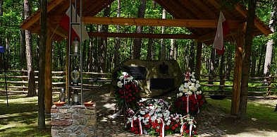Ogólnopolska uroczystość w lesie Baran a samorządy powiatu radzyńskiego