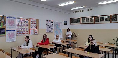 Uczniowie II LO w konkursie "Wybieram Wybory"-247293