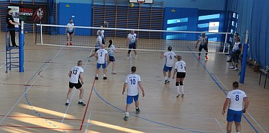 Wojewódzki turniej siatkówki policjantów rozgrywany w Radzyniu