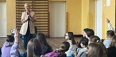 Spotkanie w Dzień Kobiet w SP w Komarówce