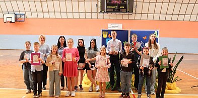 Konkurs wokalny "Wesoła Piosenka" w SP w Komarówce