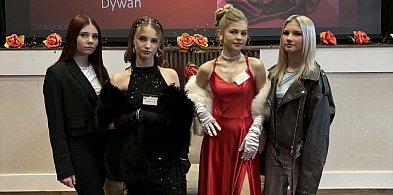 Uczennice ZSP na konkursie fryzjerskim w Mińsku Mazowieckim