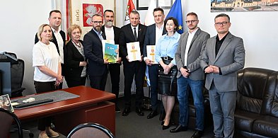 Podpisanie umowy na drogę do szpitala psychiatrycznego i Urzędu Skarbowego