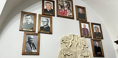 Upamiętnienie proboszczów parafii Trójcy Świętej