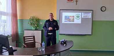 Spotkanie z policjantem w ZSR w Woli Osowińskiej
