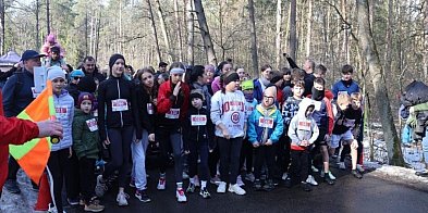 Uczniowie SP w Komarówce na Biegu Tropem Wilczym w gminie Parczew