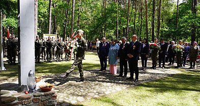 Uroczystość patriotyczna w lesie Baran