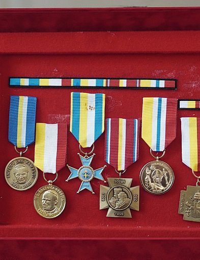 Wręczenie Krzyży 105. Rocznicy Urodzin Jana Pawła II w Radzyniu-245731