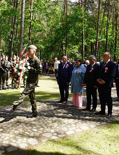 Uroczystość patriotyczna w lesie Baran