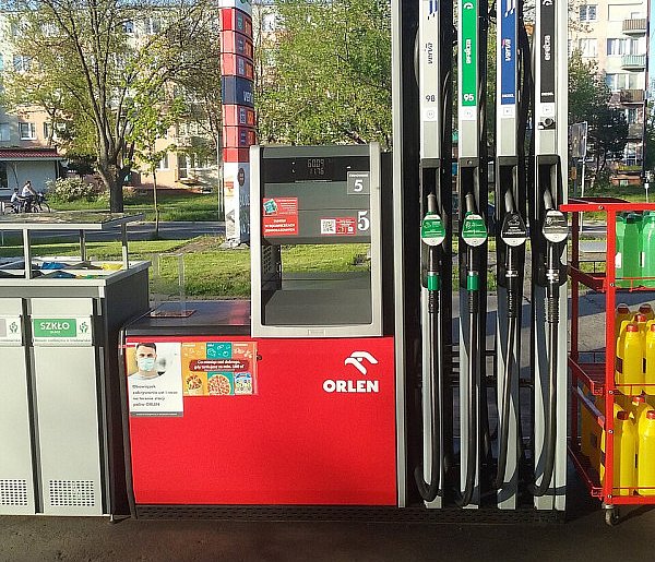 Tusk ogłosił decyzję ws. cen paliw. Kierowcy mogą mocno odetchnąć