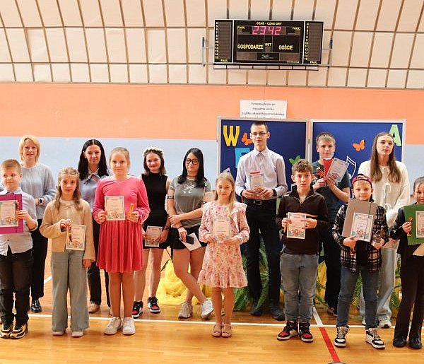 Konkurs wokalny "Wesoła Piosenka" w SP w Komarówce