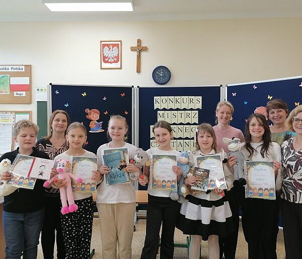 Międzyszkolny Konkurs Mistrz Pięknego Czytania w Komarówce