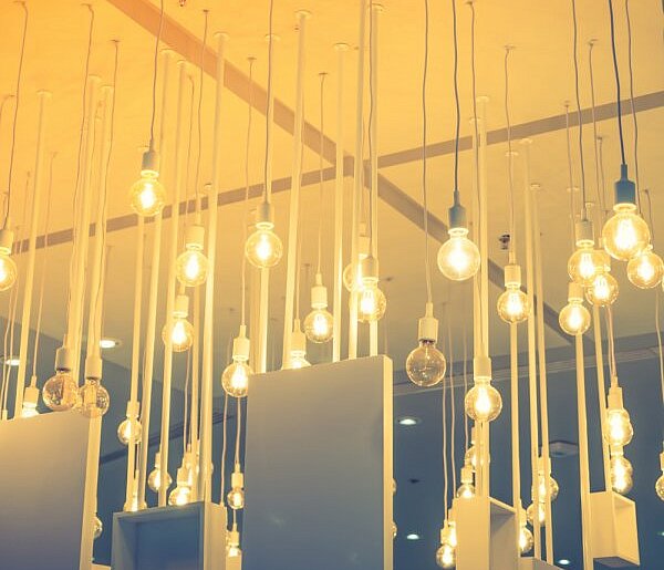 Pilne ostrzeżenie: te lampy LED mogą porazić prądem. Masz taki model?
