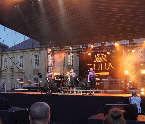 Koncert zespołu Tulia i inne występy podczas jarmarku