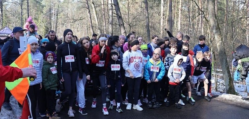 Uczniowie SP w Komarówce na Biegu Tropem Wilczym w gminie Parczew