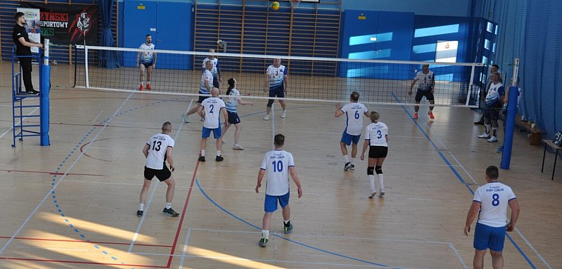 Wojewódzki turniej siatkówki policjantów rozgrywany w Radzyniu