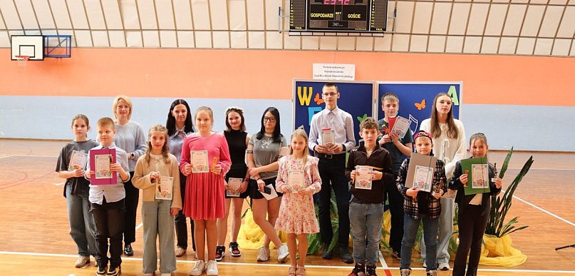 Konkurs wokalny "Wesoła Piosenka" w SP w Komarówce