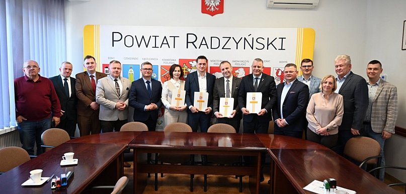 Podpisanie umowy na przebudowę drogi Stok - Główne