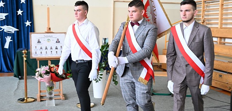 Zakończenie roku szkolnego maturzystów w ZSR w Woli Osowińskiej