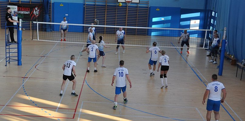 Wojewódzki turniej siatkówki policjantów rozgrywany w Radzyniu