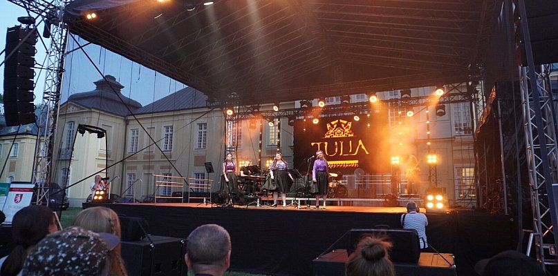 Koncert zespołu Tulia i inne występy podczas jarmarku