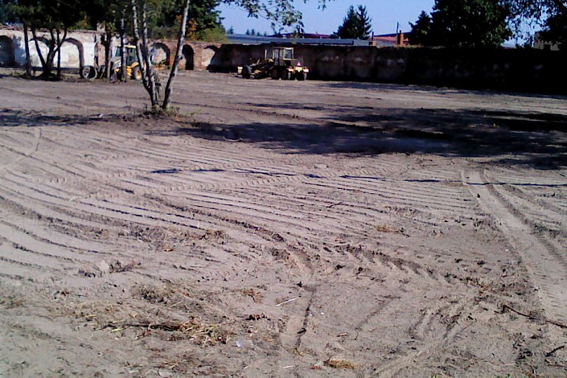 Prace w byłym &gt;&gt;ogródku PUK-u&lt;&lt;