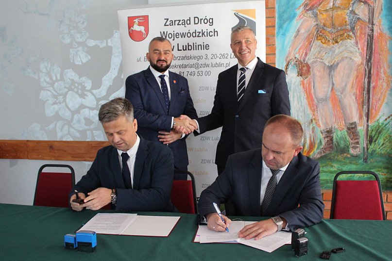 Podpisanie umowy w/s remontu drogi w Żeliźnie