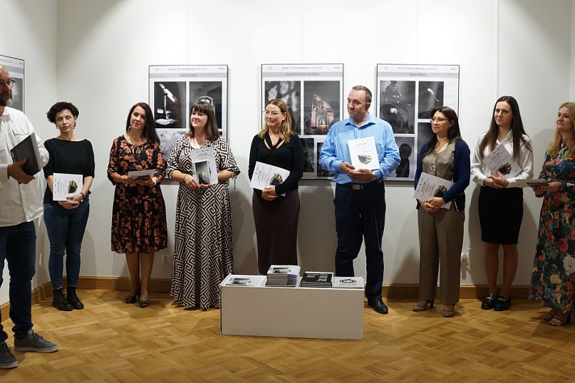 Wystawa zdjęć &gt;&gt;ROK z fotografią&lt;&lt;