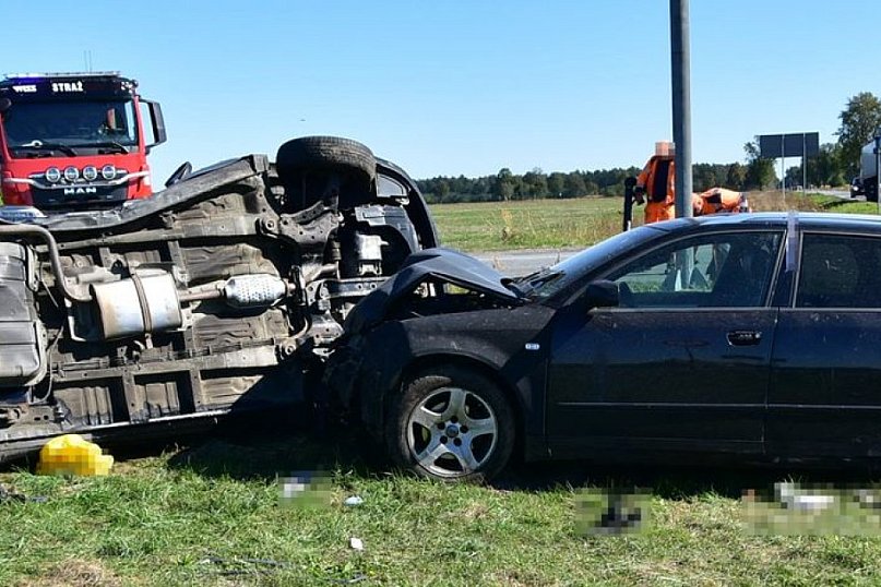 Wypadek na drodze krajowej w Bezwoli
