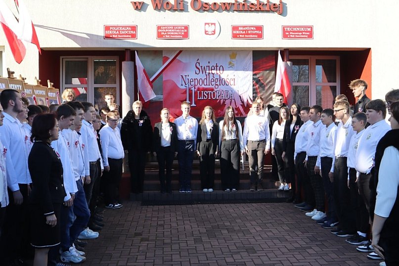 Akcja &gt;&gt;Szkoła do Hymnu&lt;&lt; w ZSR w Woli Osowińskiej