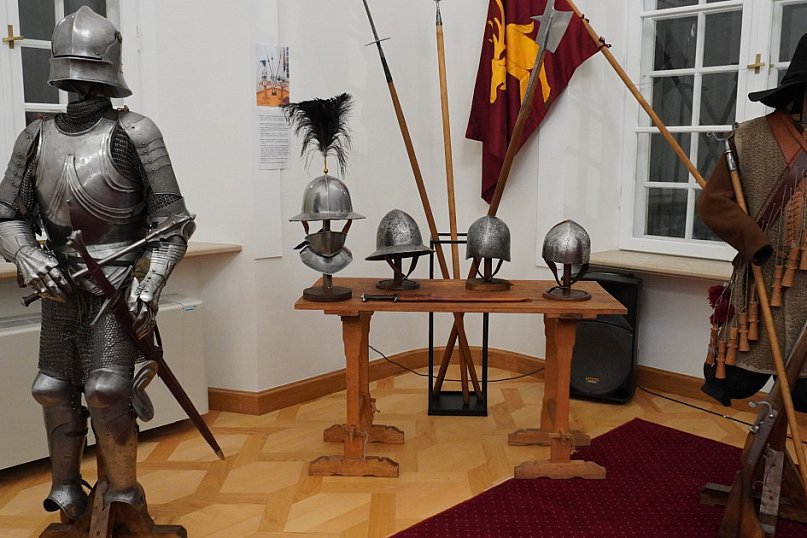 Wystawa &gt;&gt;Proch i stal&lt;&lt; w pałacu