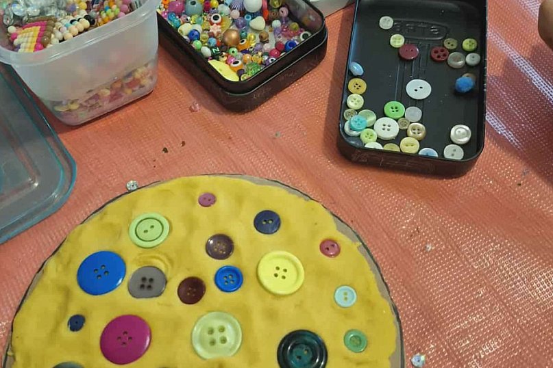 Zajęcia plastyczne dla uczniów SOSW w filii MBP