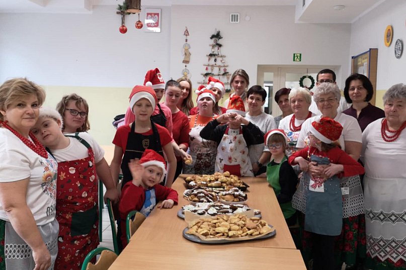Warsztaty robienia świątecznych wypieków w SOSW