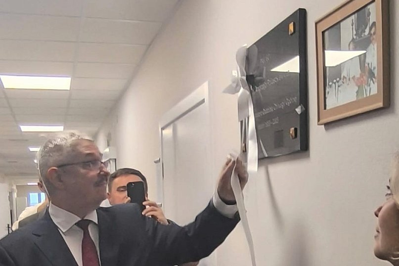 Odsłonięcie tablicy pamiątkowej w szpitalu