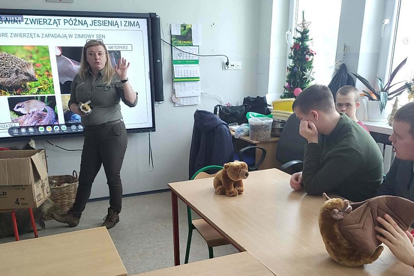 Warsztaty w SOSW z pracownicą Nadleśnictwa