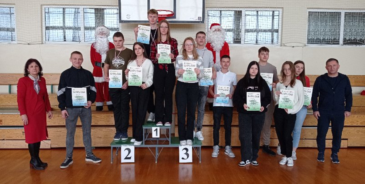 Mikołajkowy Turniej Tenisa Stołowego w Woli Osowińskiej