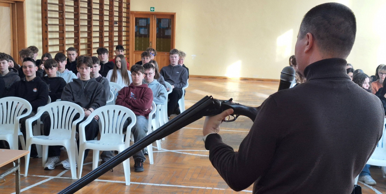 Szkolenie na temat broni w I LO