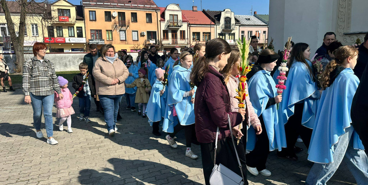 Procesja w Niedzielę Palmową w parafii Trójcy Świętej