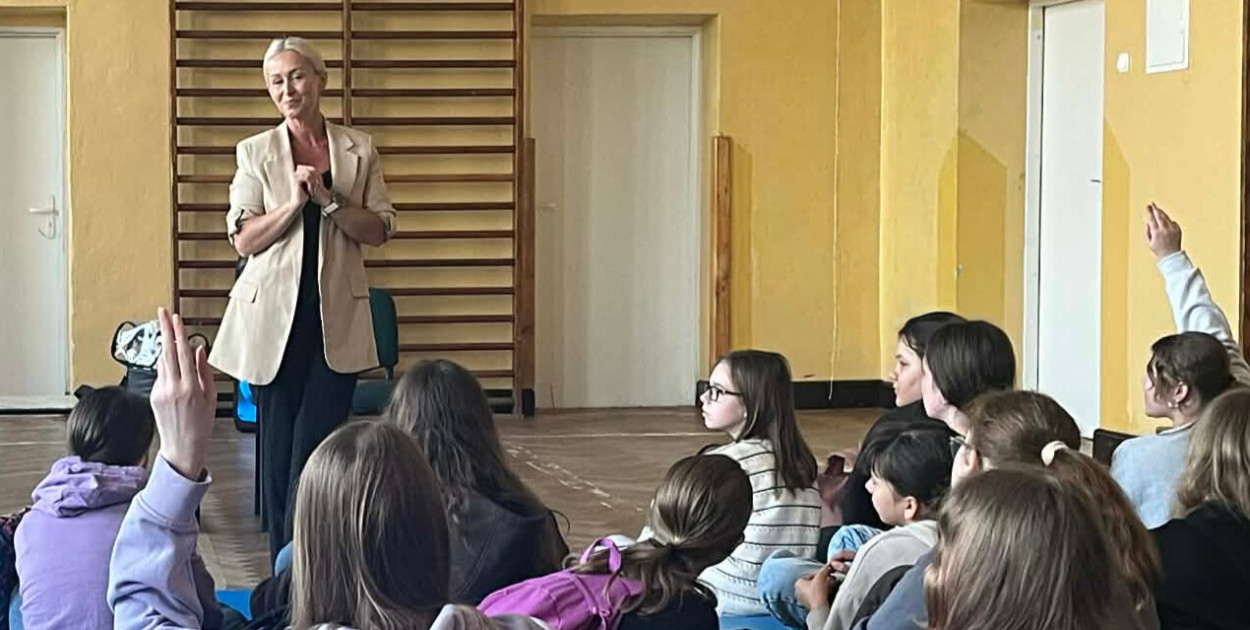 Spotkanie w Dzień Kobiet w SP w Komarówce