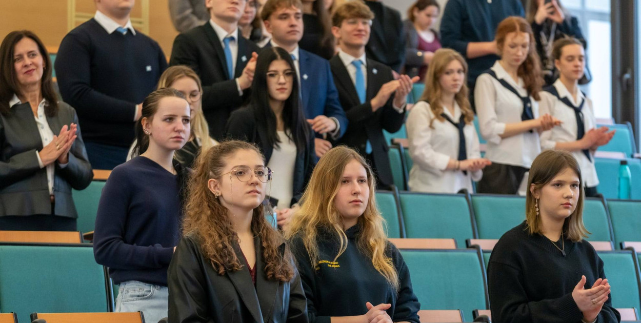 Uczniowie II LO na Akademii Prawa